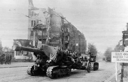 Этот день 75 лет назад: встреча советских танкистов и английских десантников под Висмаром